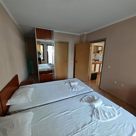 Marina Delfin Apartments - Top Location & Pet Friendly Sveti Vlas Extérieur photo