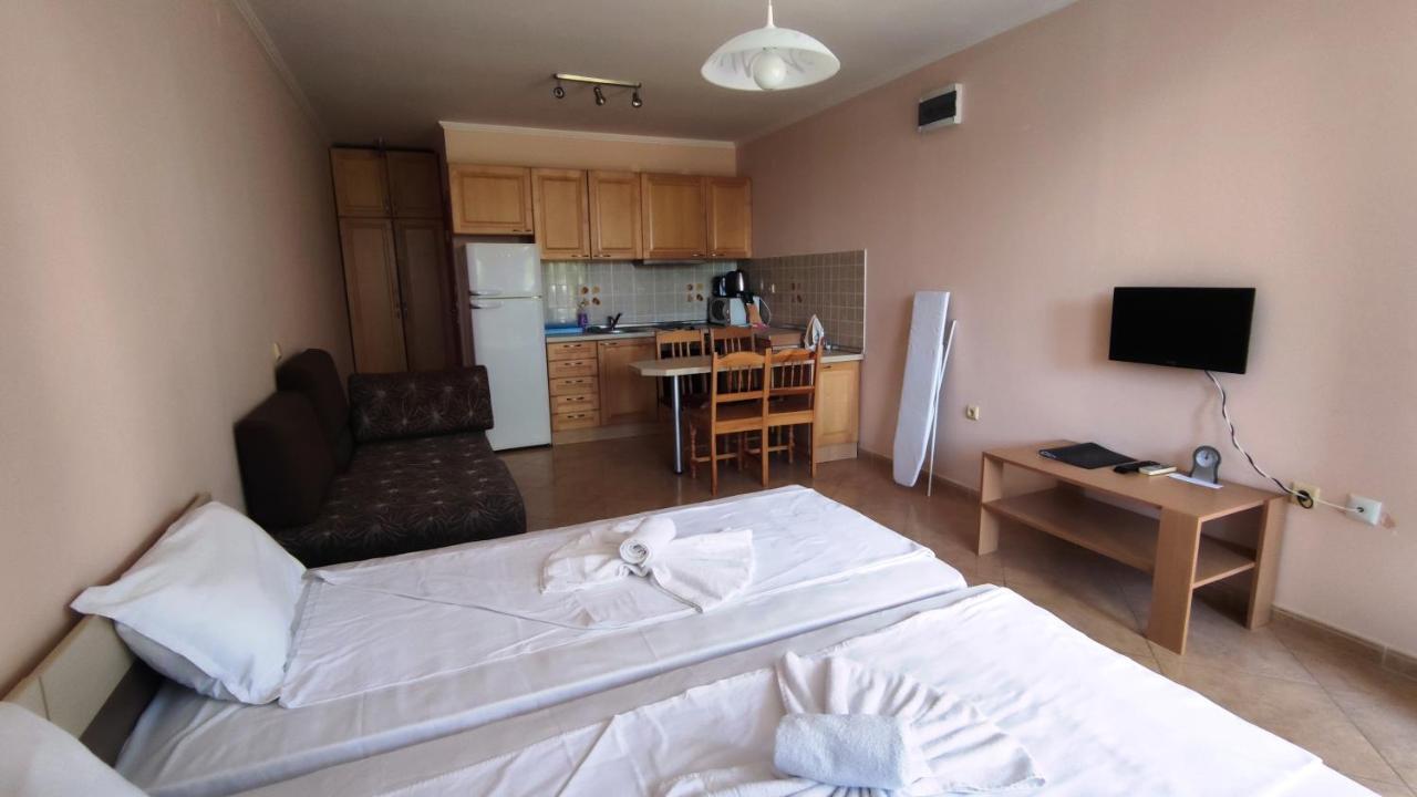 Marina Delfin Apartments - Top Location & Pet Friendly Sveti Vlas Extérieur photo