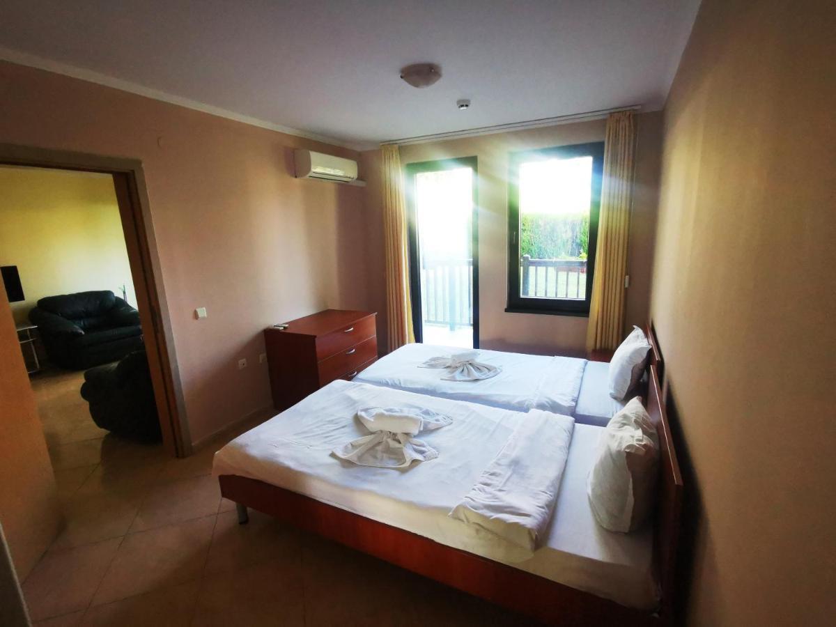 Marina Delfin Apartments - Top Location & Pet Friendly Sveti Vlas Extérieur photo