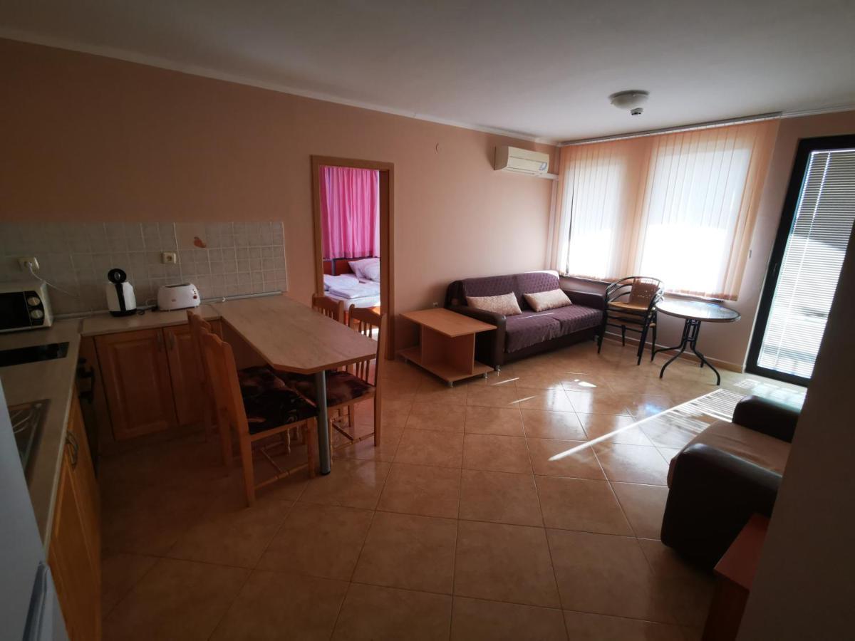 Marina Delfin Apartments - Top Location & Pet Friendly Sveti Vlas Extérieur photo