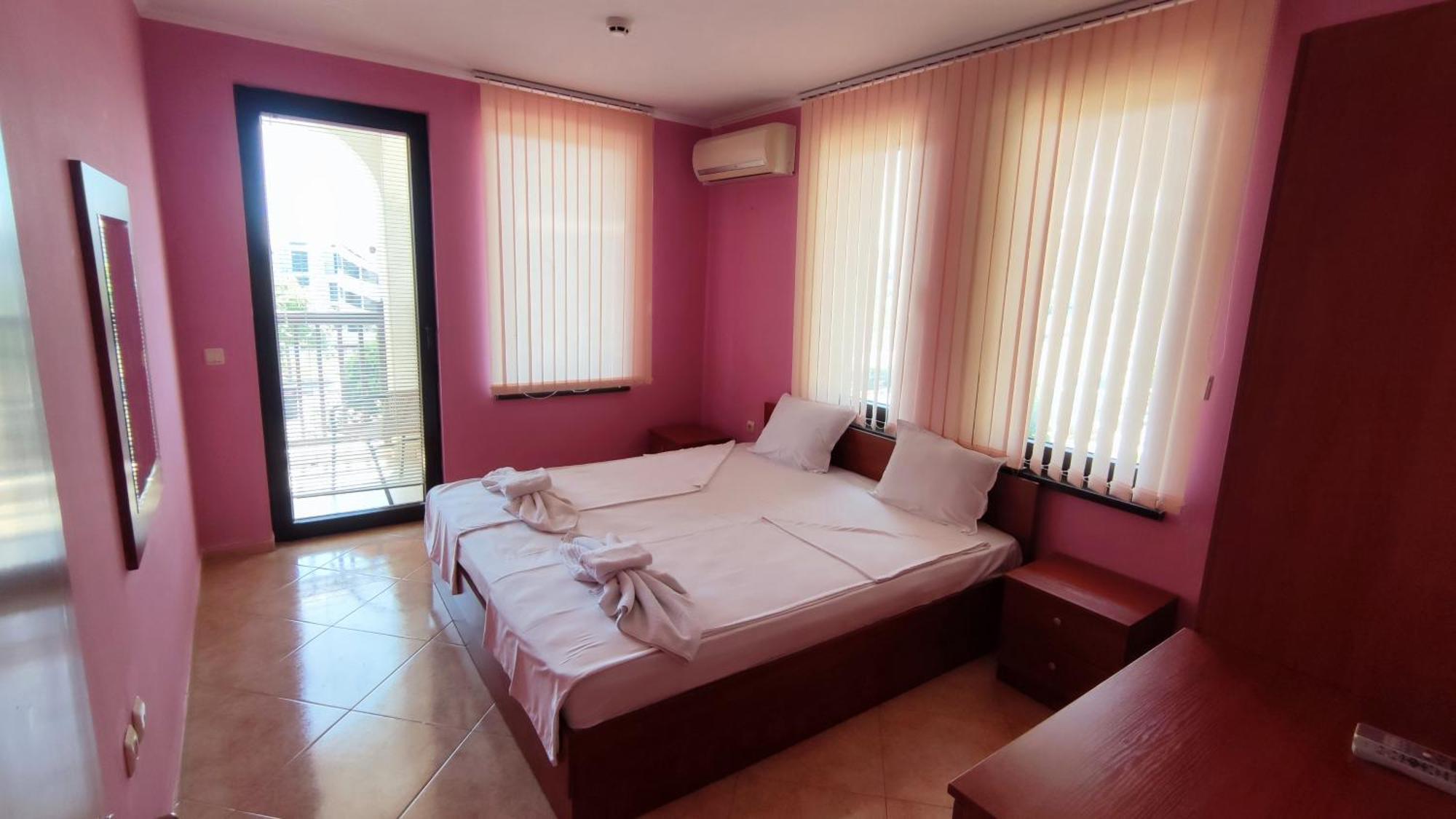 Marina Delfin Apartments - Top Location & Pet Friendly Sveti Vlas Extérieur photo