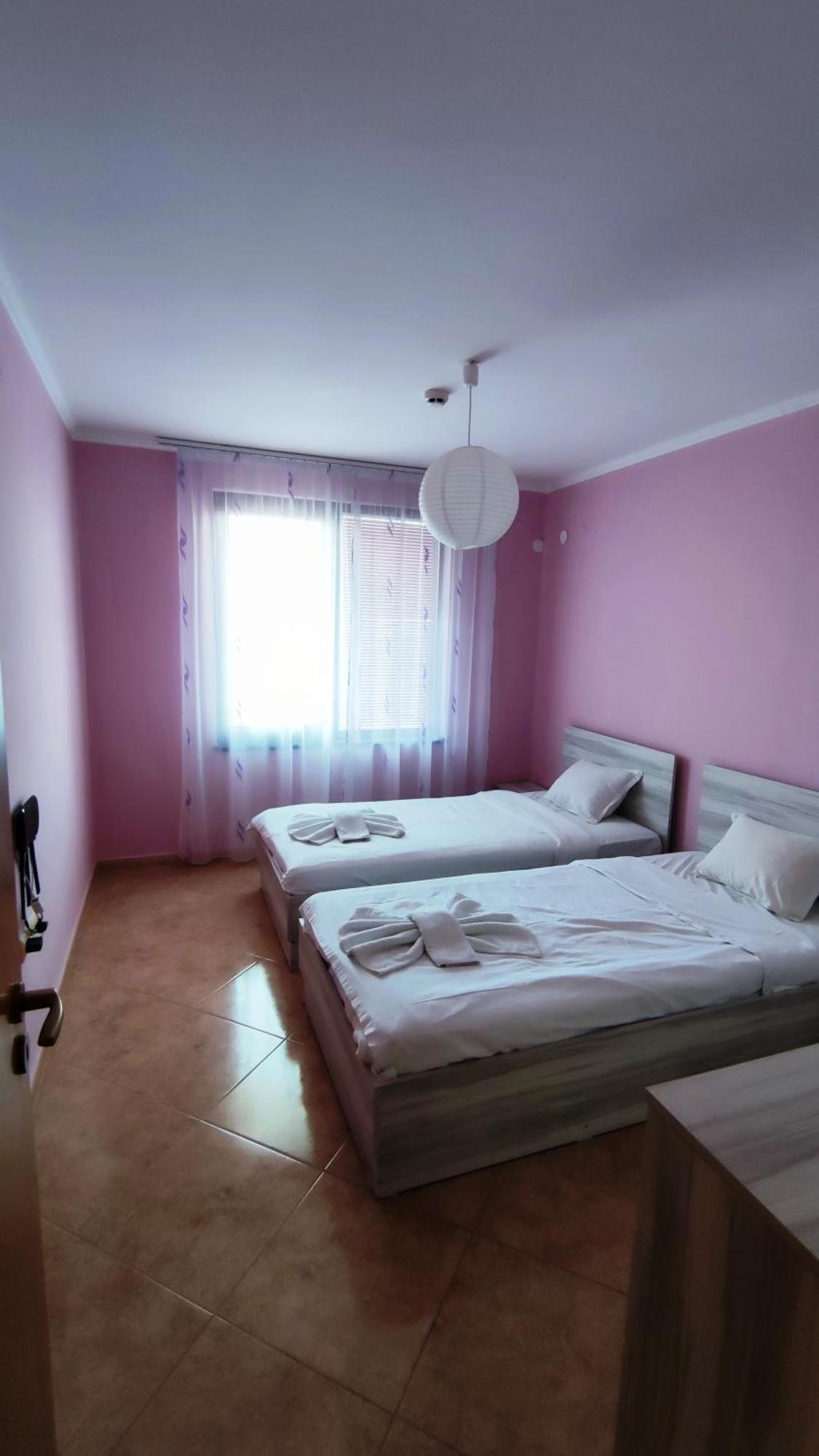Marina Delfin Apartments - Top Location & Pet Friendly Sveti Vlas Extérieur photo