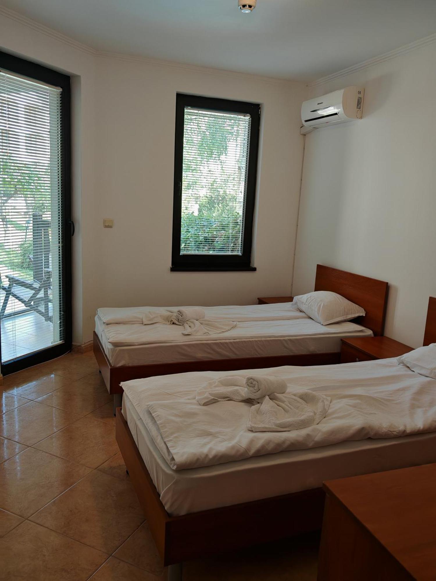 Marina Delfin Apartments - Top Location & Pet Friendly Sveti Vlas Extérieur photo
