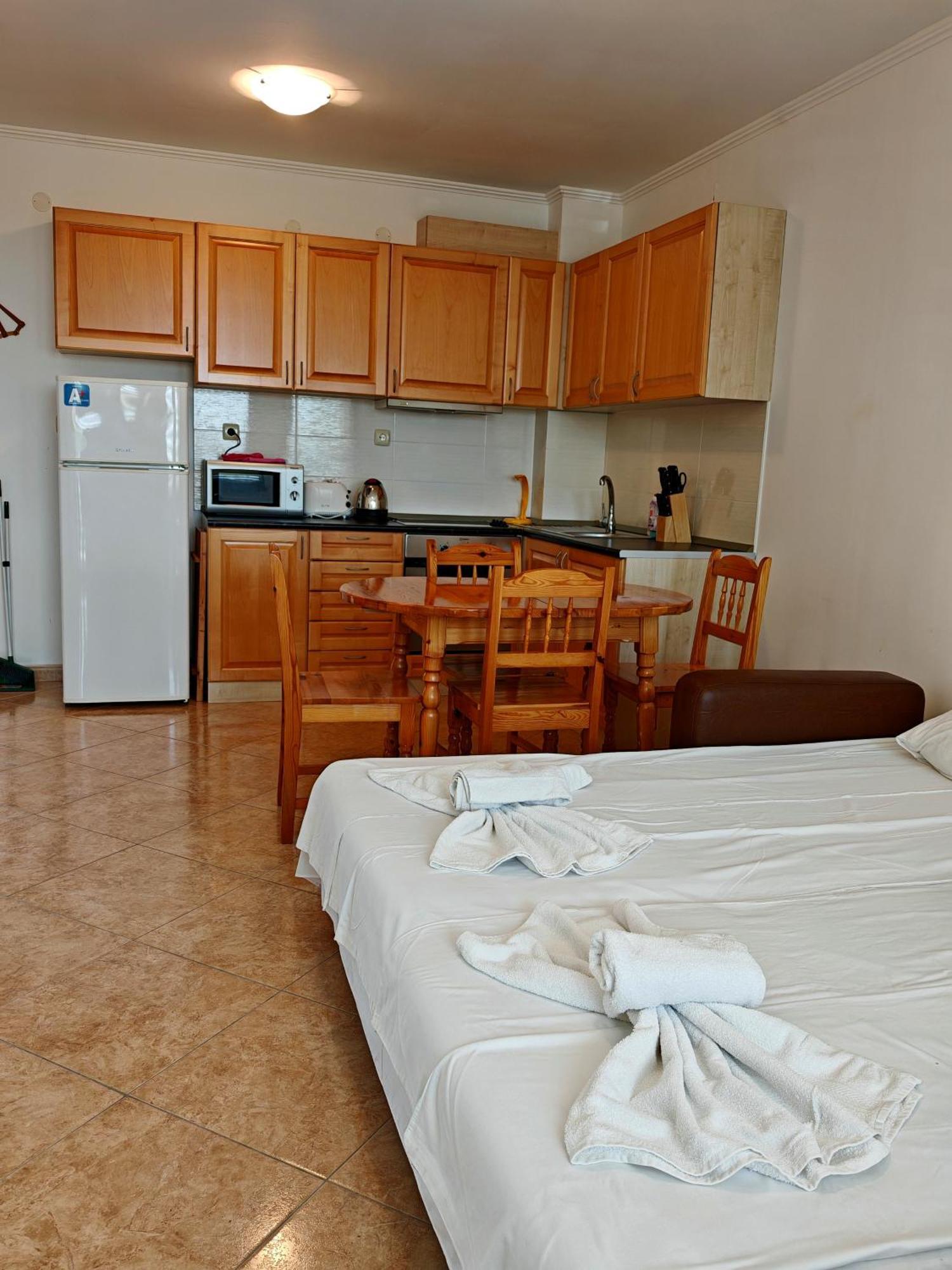 Marina Delfin Apartments - Top Location & Pet Friendly Sveti Vlas Extérieur photo