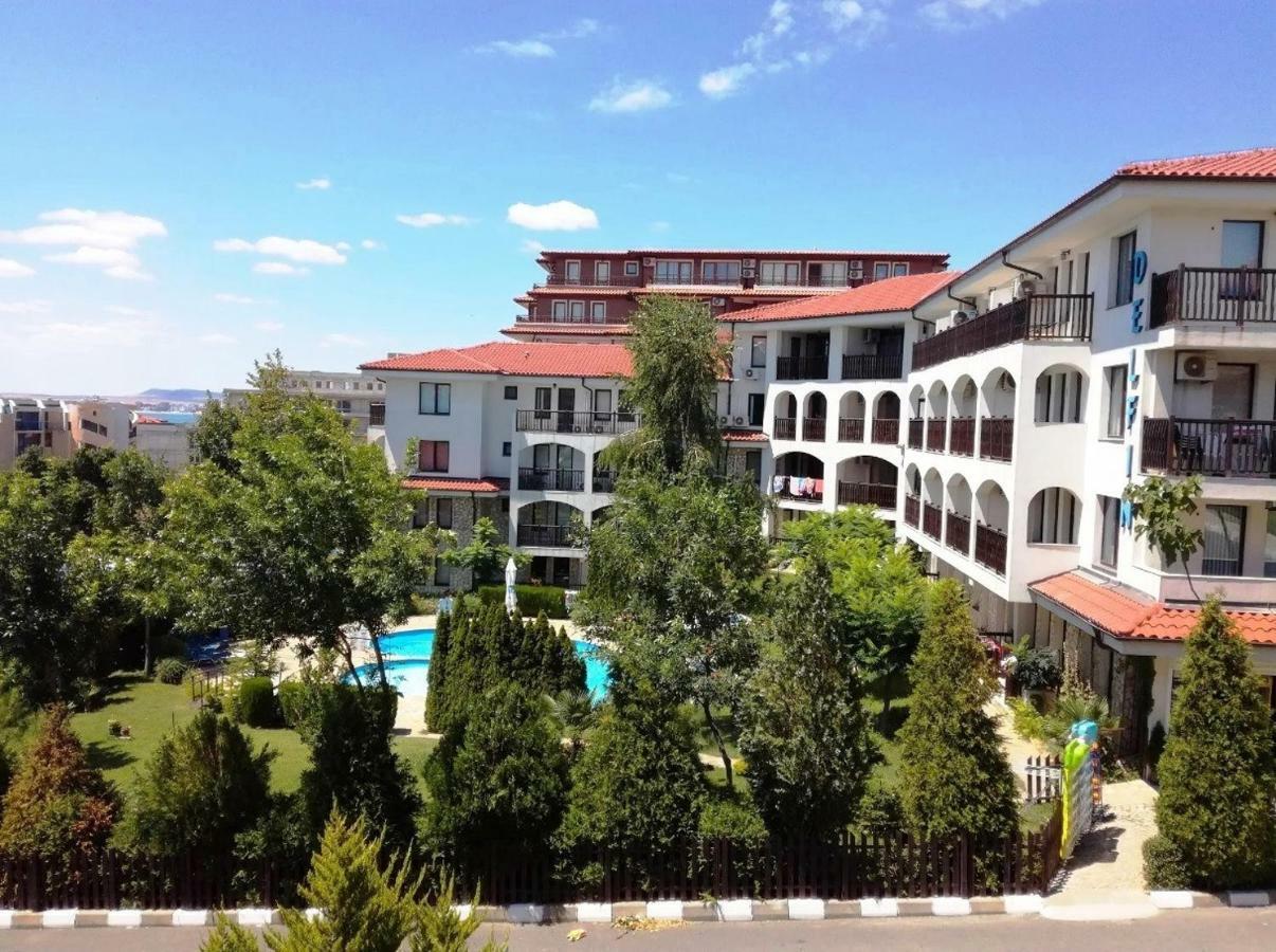 Marina Delfin Apartments - Top Location & Pet Friendly Sveti Vlas Extérieur photo